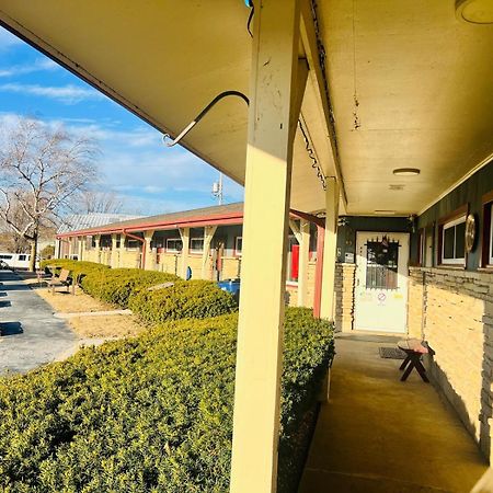 Wisconsin-Aire Motel By Oyo Random Lake Exterior photo