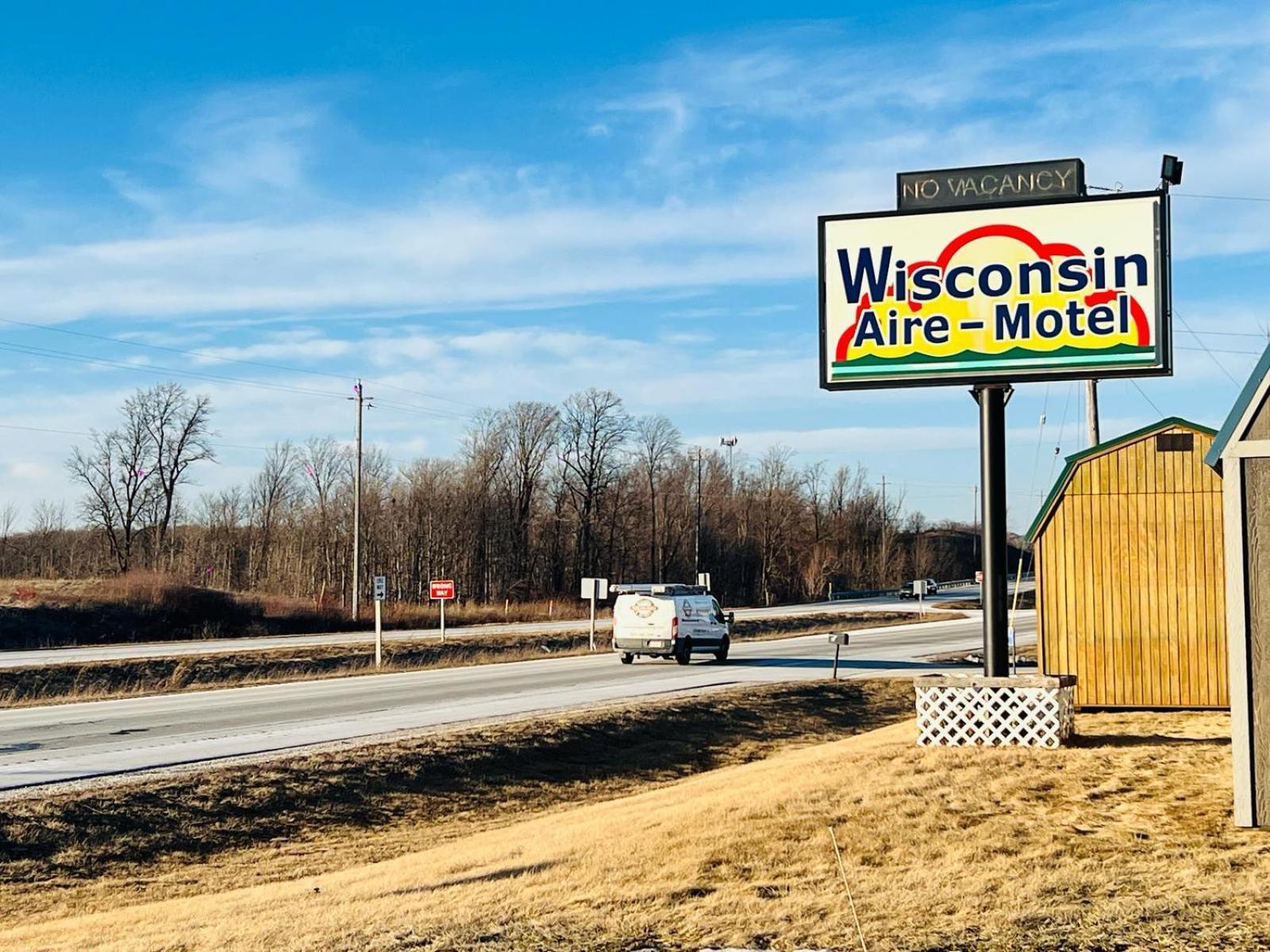 Wisconsin-Aire Motel By Oyo Random Lake Exterior photo