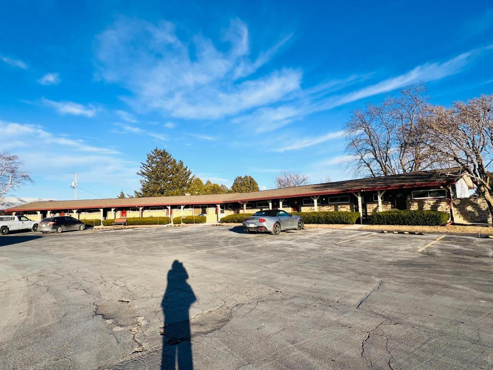 Wisconsin-Aire Motel By Oyo Random Lake Exterior photo