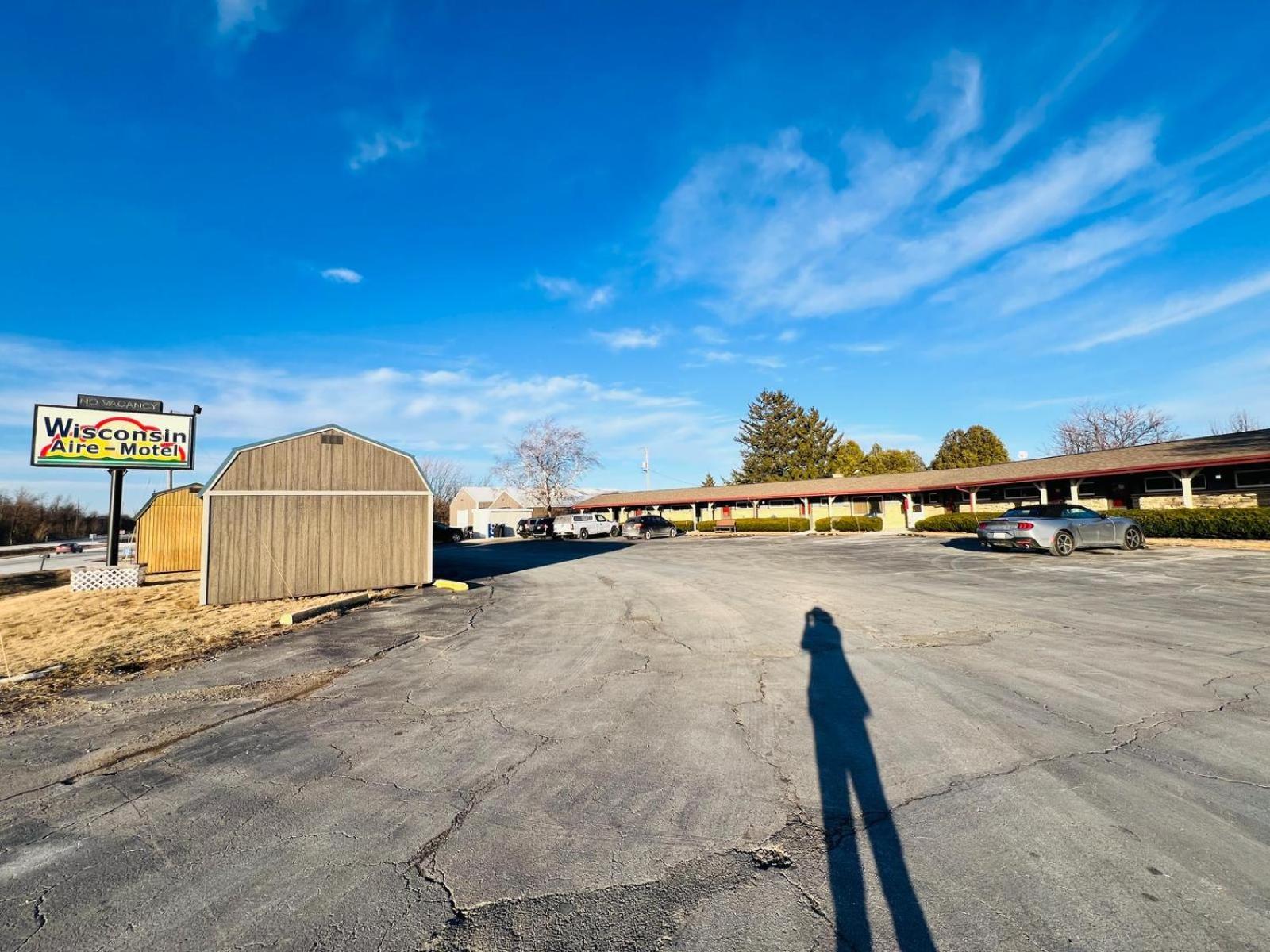 Wisconsin-Aire Motel By Oyo Random Lake Exterior photo